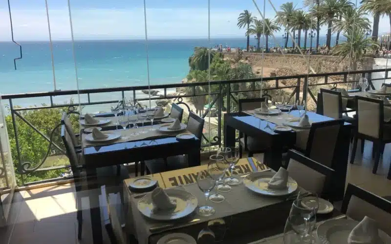 La gastronomía de Nerja en invierno: un destino mediterráneo que cautiva a los viajeros europeos.